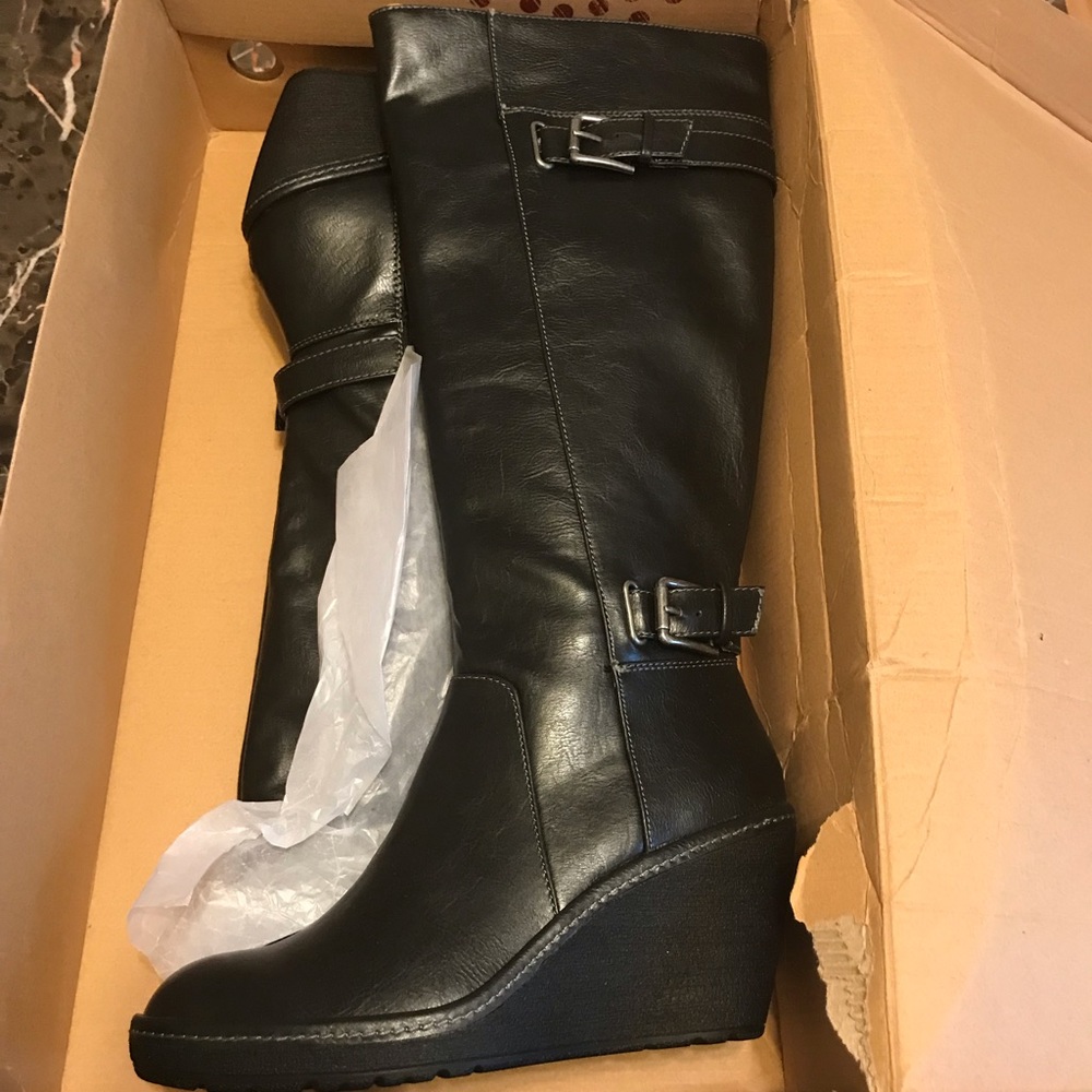 BNWOT euro soft wedge Black leather boots. Sz 8